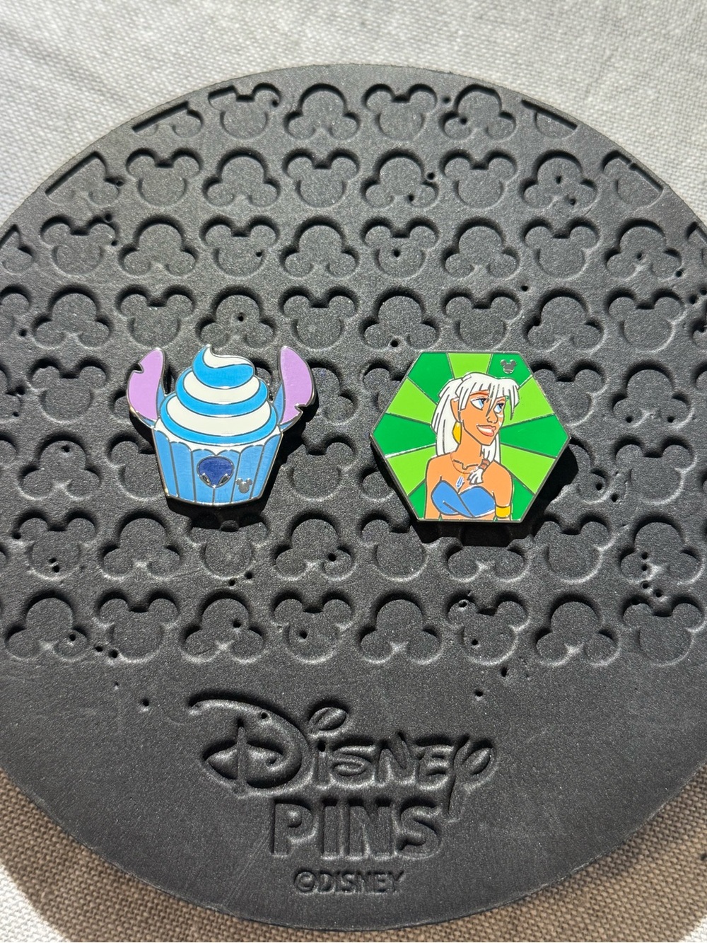 Walt Disney 2026 Wave A Collectible Pins - Kida & Stitch Cupcake